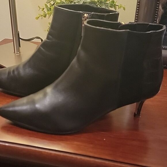 WHBM Elegant Black Ankle Boots SZ 9 - Picture 3 of 6